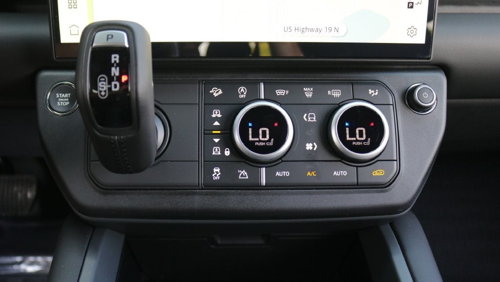 2026 Land Rover Defender 110 X-Dynamic SE