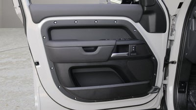 2026 Land Rover Defender 110 X-Dynamic SE