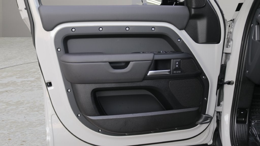 2026 Land Rover Defender 110 X-Dynamic SE