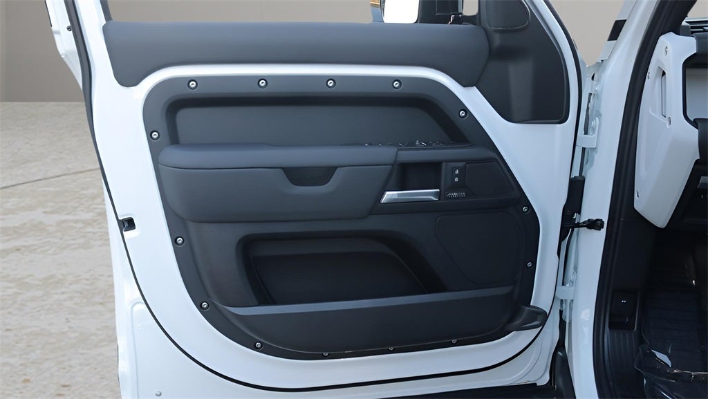 2026 Land Rover Defender 110 X-Dynamic SE