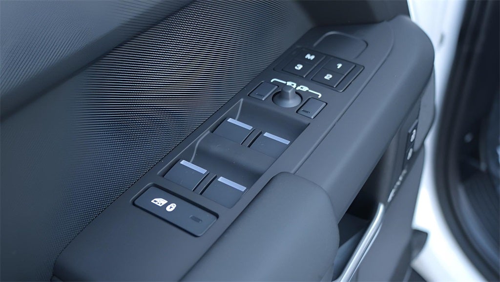 2026 Land Rover Defender 110 X-Dynamic SE