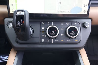 2026 Land Rover Defender 110 X-Dynamic SE