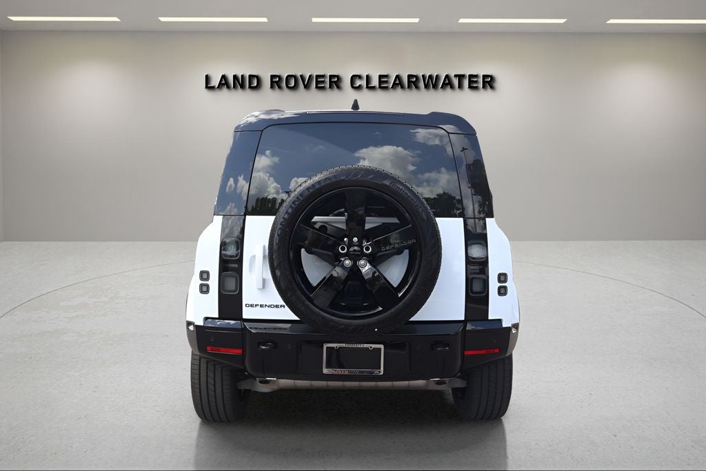 2026 Land Rover Defender 110 X-Dynamic SE