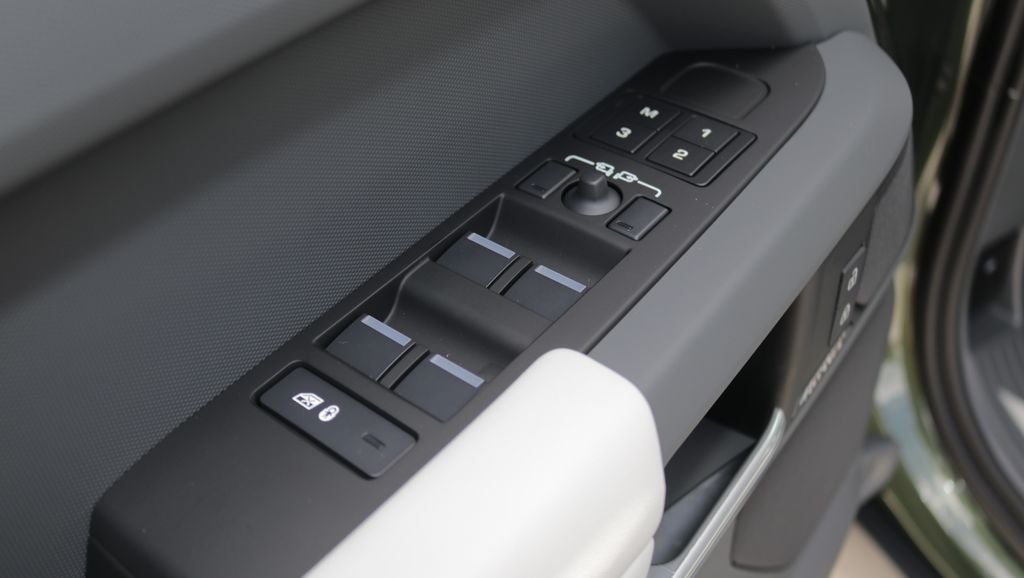 2026 Land Rover Defender 110 X-Dynamic SE