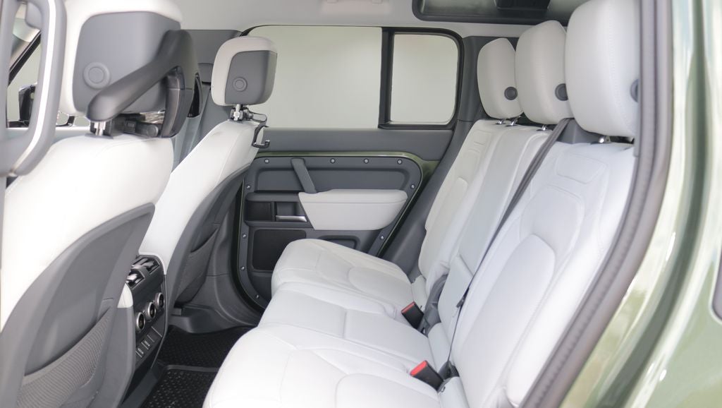 2026 Land Rover Defender 110 X-Dynamic SE