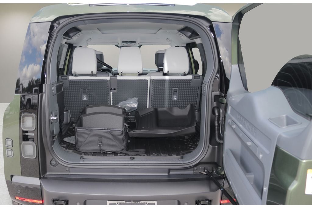 2026 Land Rover Defender 110 X-Dynamic SE