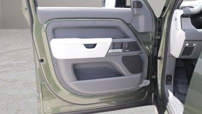 2026 Land Rover Defender 110 X-Dynamic SE