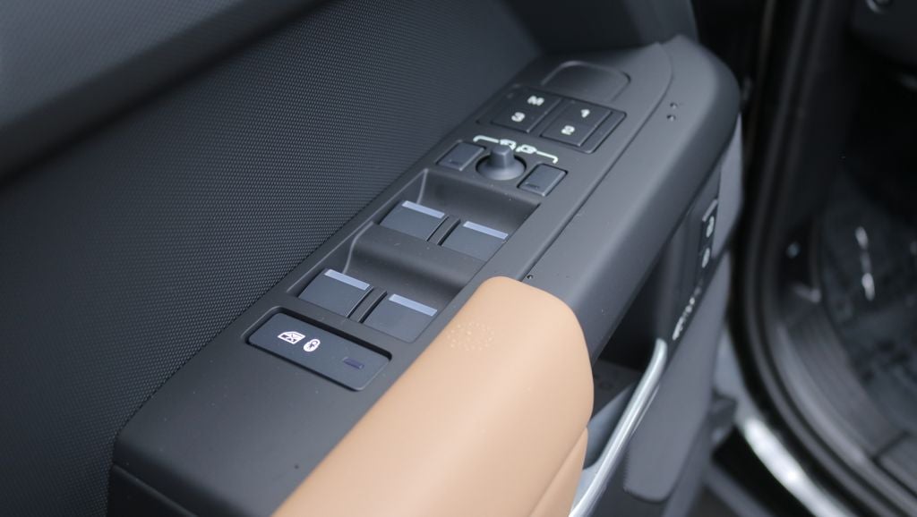 2026 Land Rover Defender 110 X-Dynamic SE