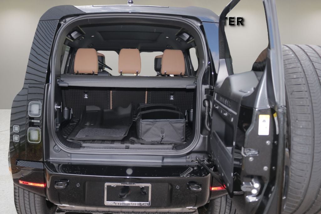 2026 Land Rover Defender 110 X-Dynamic SE