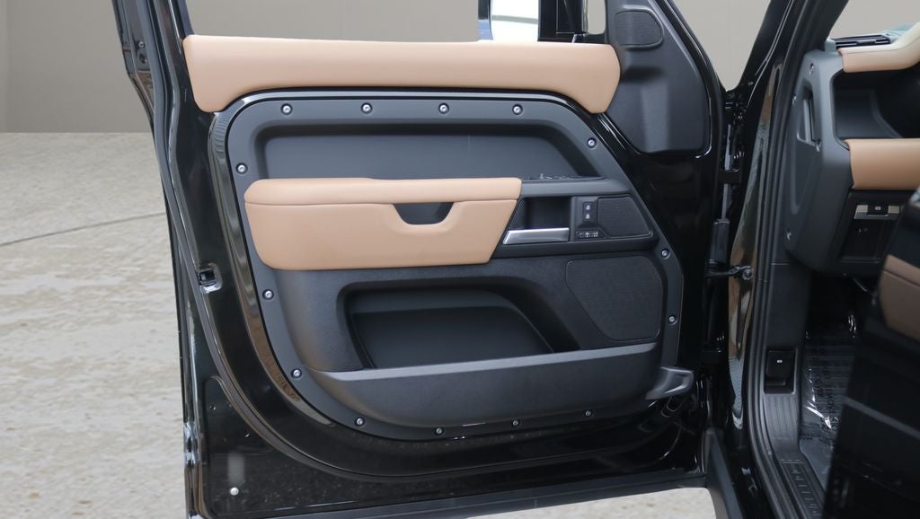 2026 Land Rover Defender 110 X-Dynamic SE