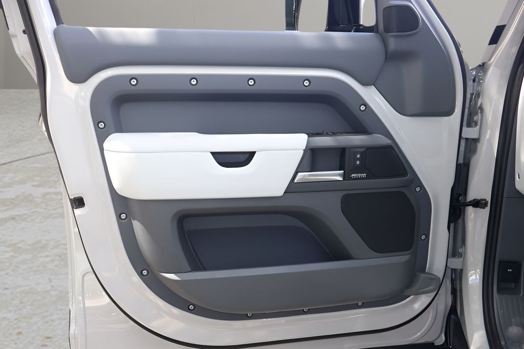 2026 Land Rover Defender 110 X-Dynamic SE