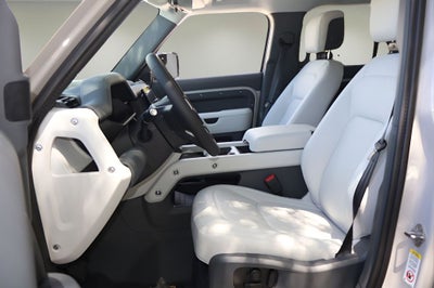 2026 Land Rover Defender 110 X-Dynamic SE