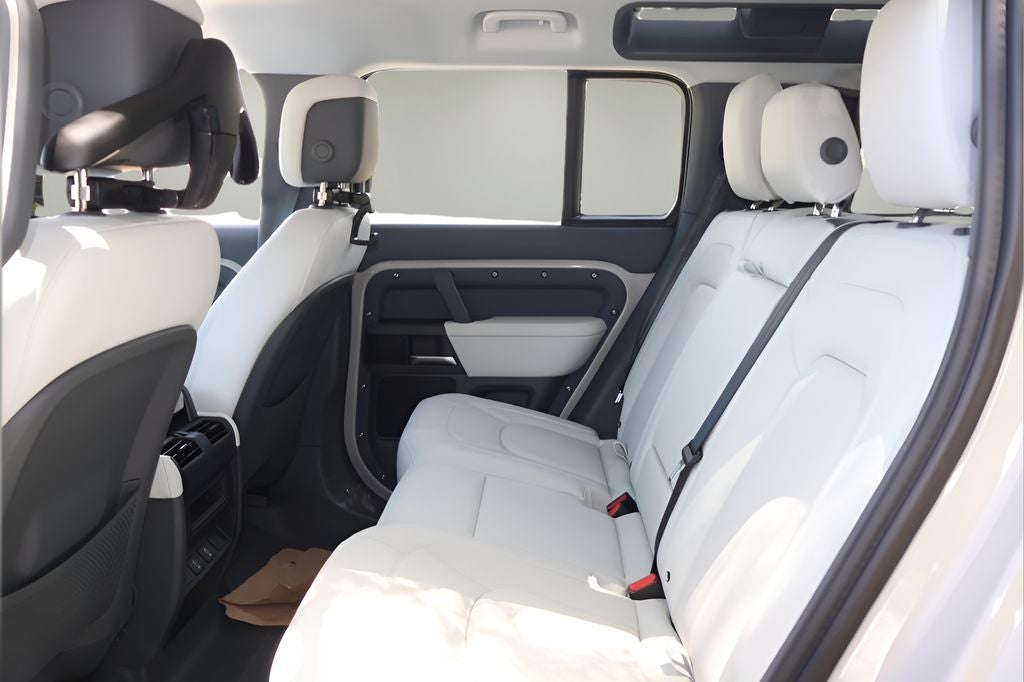 2026 Land Rover Defender 110 X-Dynamic SE