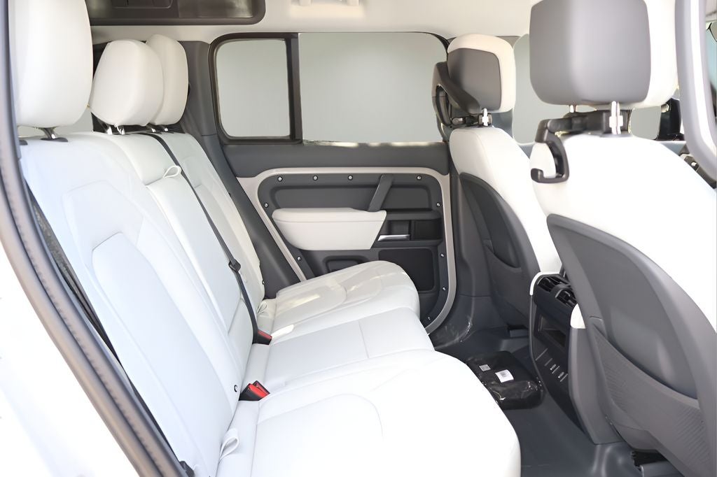 2026 Land Rover Defender 110 X-Dynamic SE
