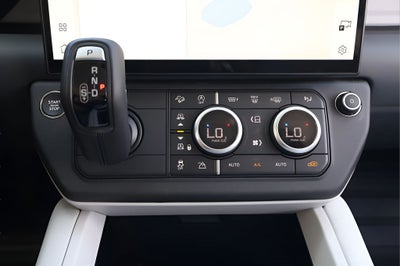 2026 Land Rover Defender 110 X-Dynamic SE