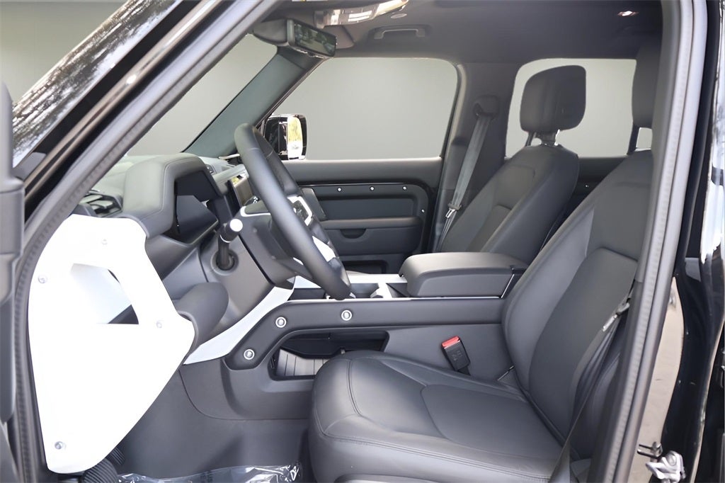 2025 Land Rover Defender 110 X-Dynamic SE