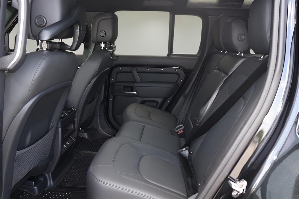 2025 Land Rover Defender 110 X-Dynamic SE