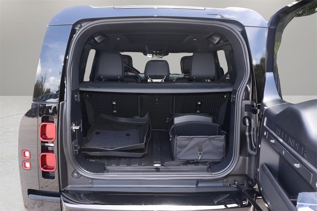 2025 Land Rover Defender 110 X-Dynamic SE