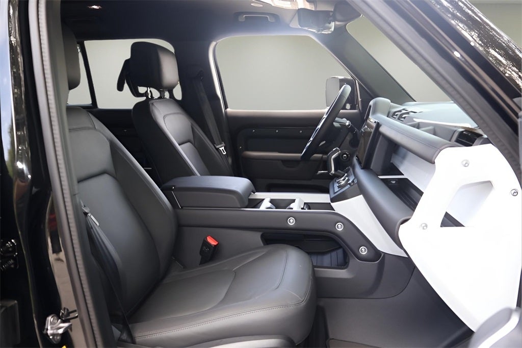 2025 Land Rover Defender 110 X-Dynamic SE