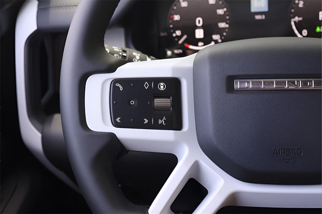 2025 Land Rover Defender 110 X-Dynamic SE