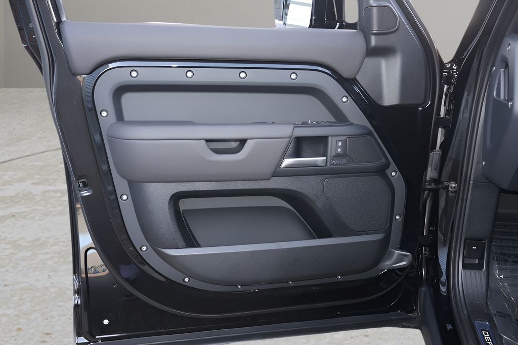 2026 Land Rover Defender 110 X-Dynamic SE