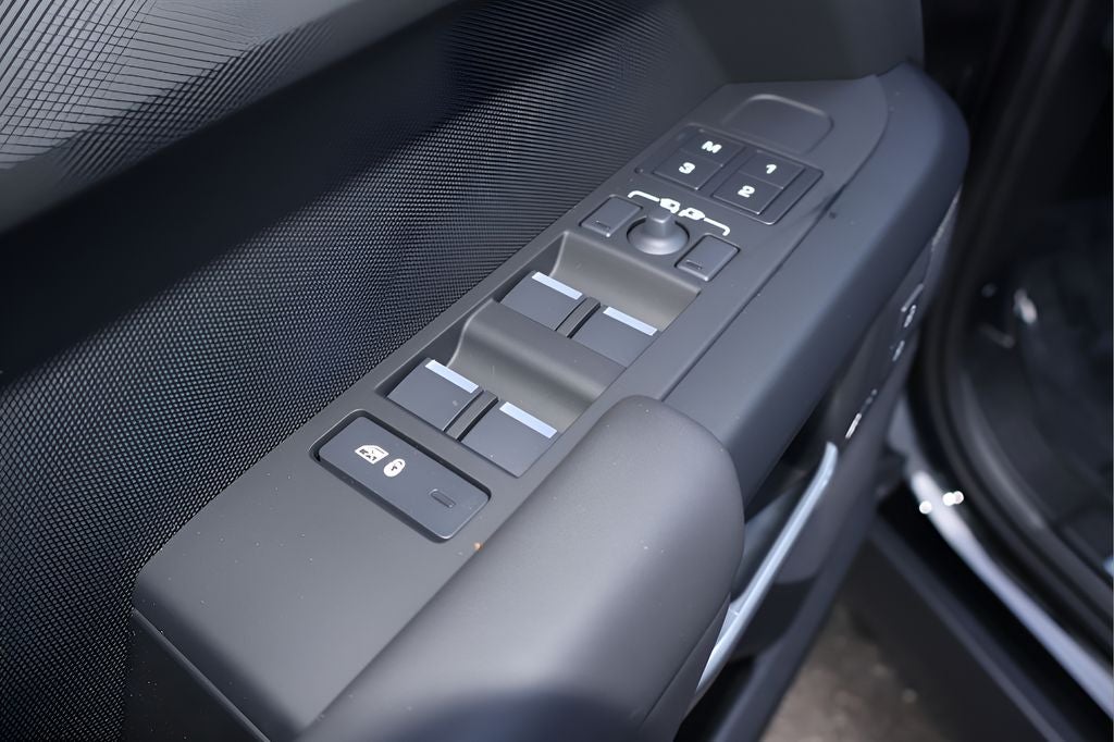 2026 Land Rover Defender 110 X-Dynamic SE