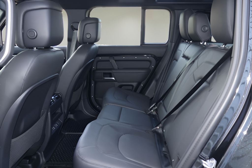 2026 Land Rover Defender 110 X-Dynamic SE