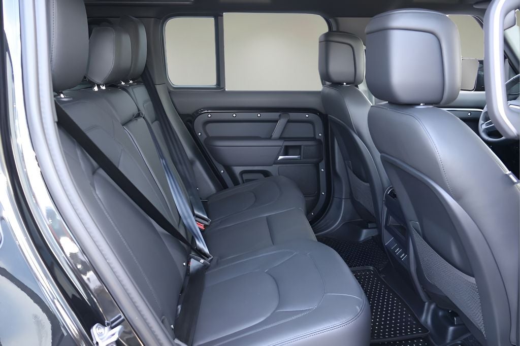 2026 Land Rover Defender 110 X-Dynamic SE