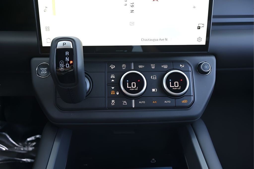 2026 Land Rover Defender 110 X-Dynamic SE