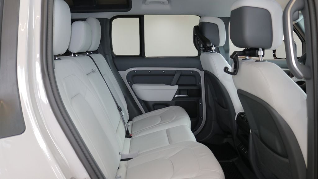 2026 Land Rover Defender 110 X-Dynamic SE