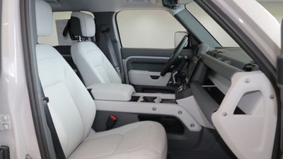 2026 Land Rover Defender 110 X-Dynamic SE