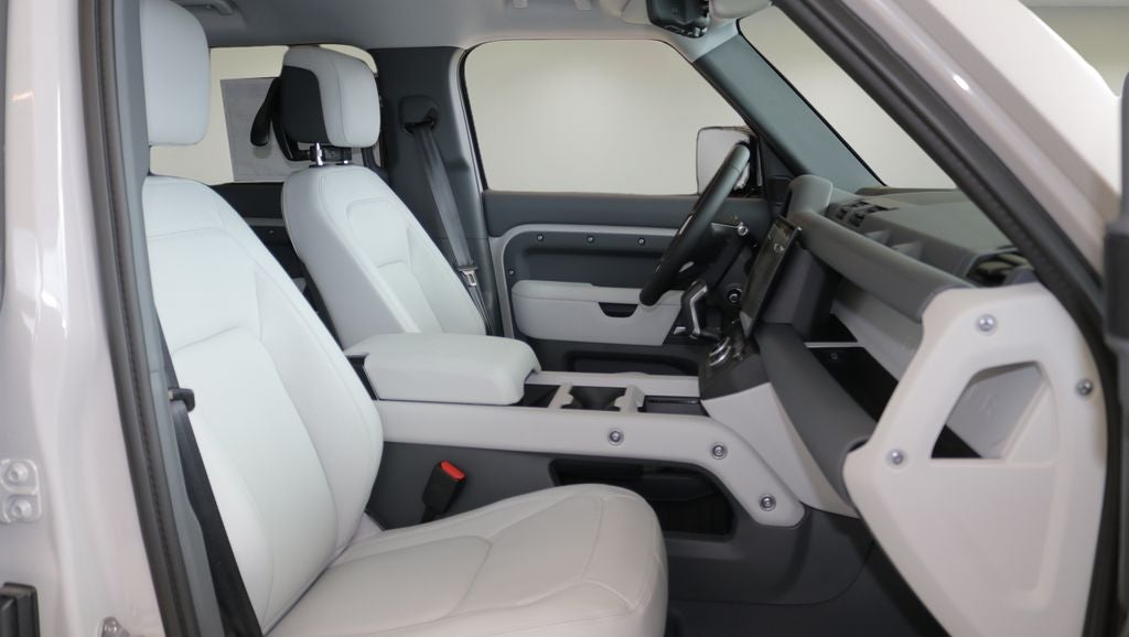 2026 Land Rover Defender 110 X-Dynamic SE