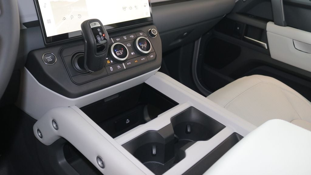 2026 Land Rover Defender 110 X-Dynamic SE