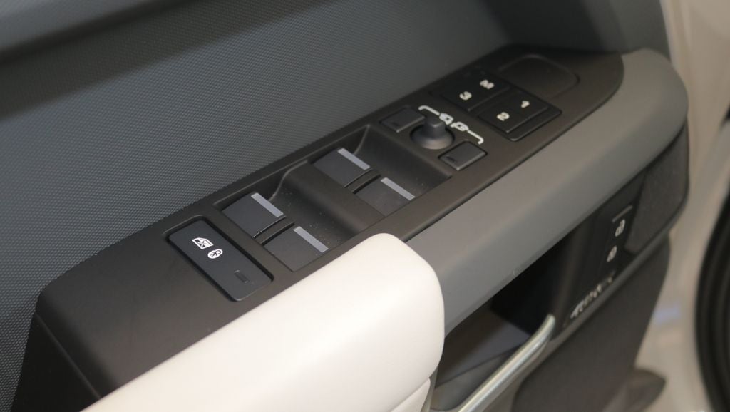 2026 Land Rover Defender 110 X-Dynamic SE
