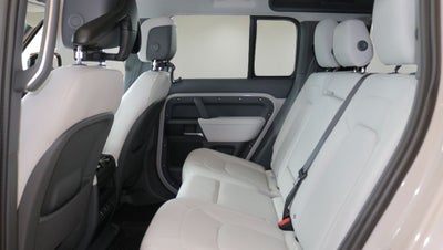 2026 Land Rover Defender 110 X-Dynamic SE