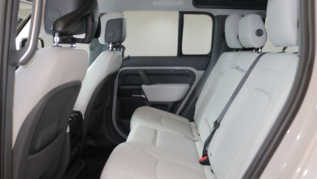 2026 Land Rover Defender 110 X-Dynamic SE