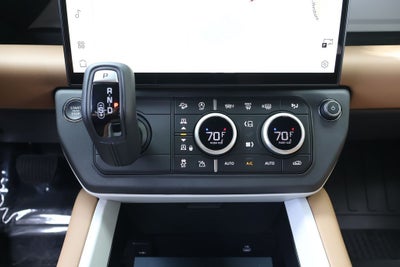 2026 Land Rover Defender 110 X-Dynamic SE
