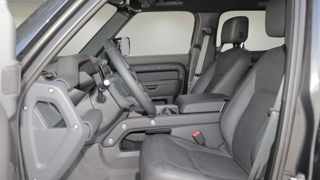 2025 Land Rover Defender 130 X-Dynamic SE