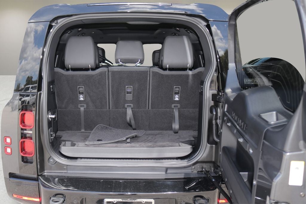 2025 Land Rover Defender 130 X-Dynamic SE