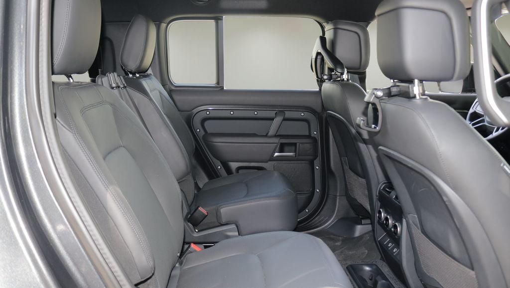 2025 Land Rover Defender 130 X-Dynamic SE
