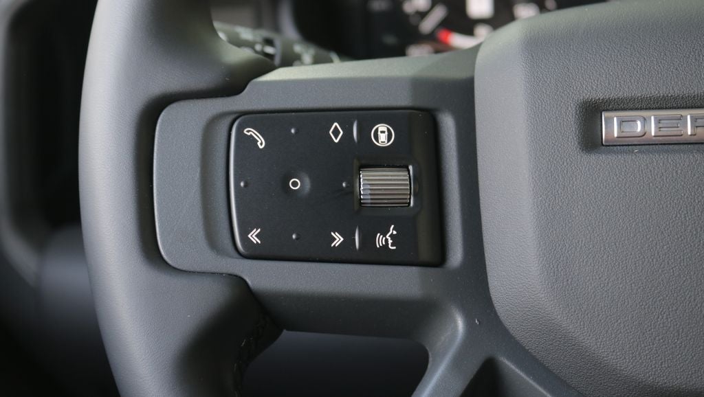 2025 Land Rover Defender 130 X-Dynamic SE