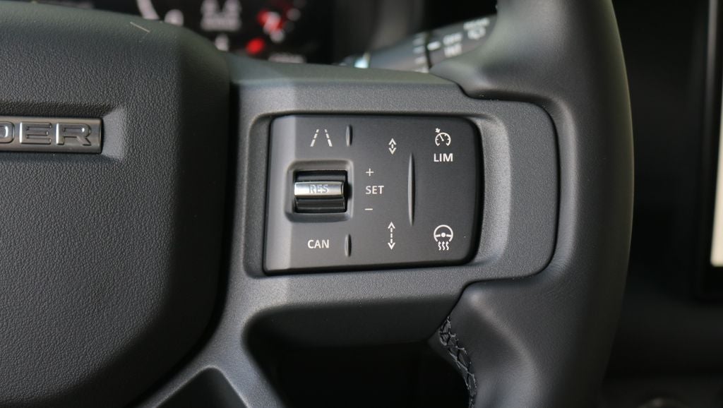 2025 Land Rover Defender 130 X-Dynamic SE