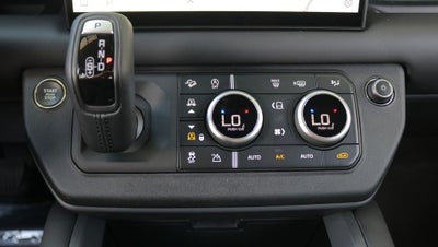 2025 Land Rover Defender 130 X-Dynamic SE