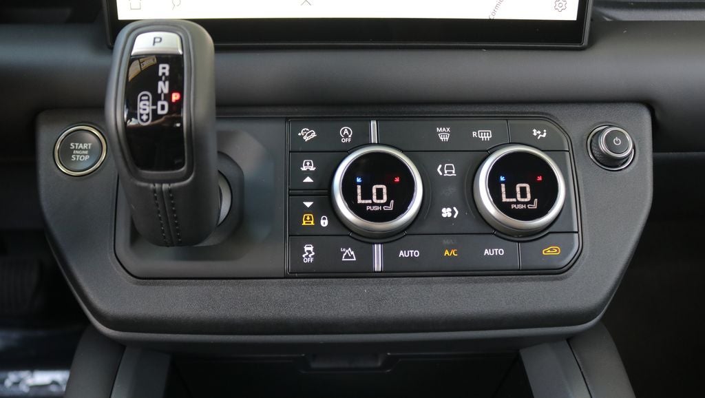 2025 Land Rover Defender 130 X-Dynamic SE