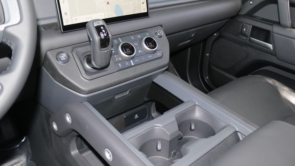 2025 Land Rover Defender 130 X-Dynamic SE