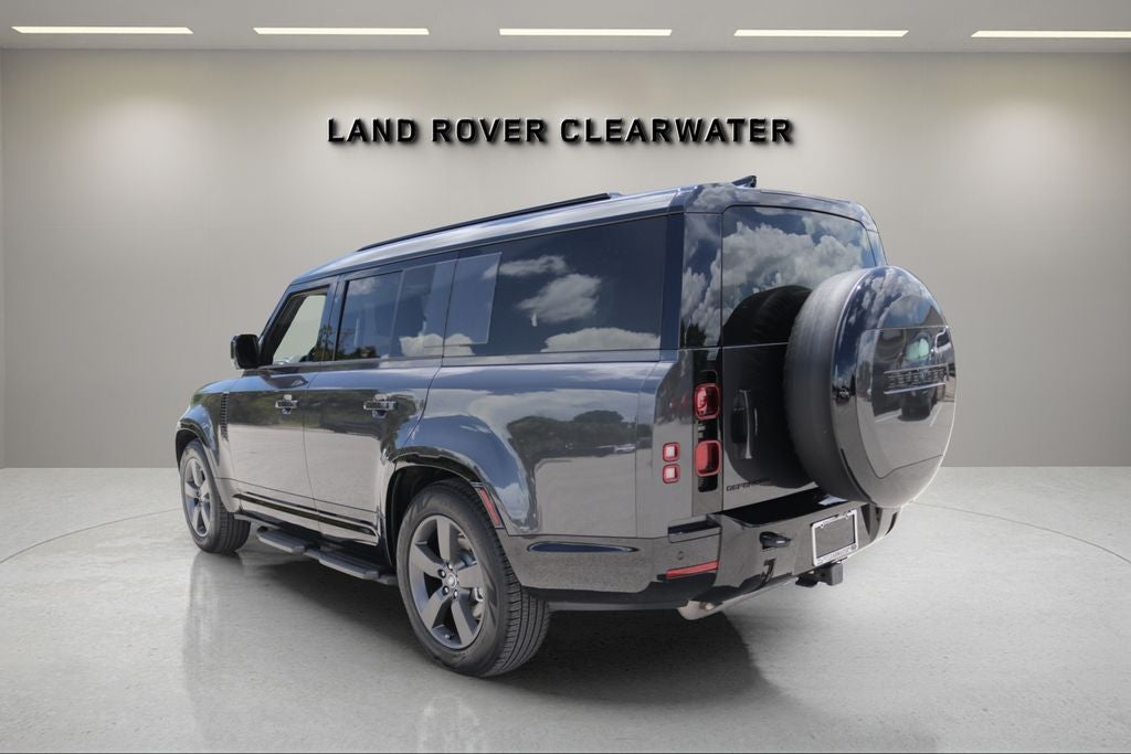 2025 Land Rover Defender 130 X-Dynamic SE