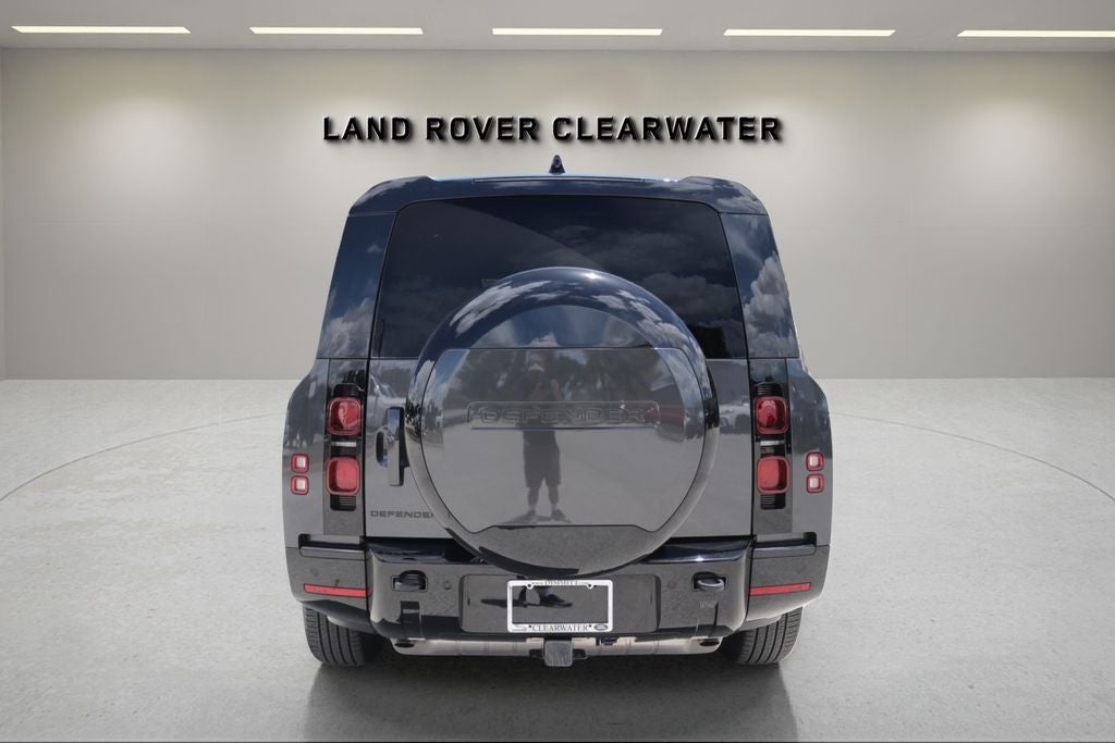 2025 Land Rover Defender 130 X-Dynamic SE
