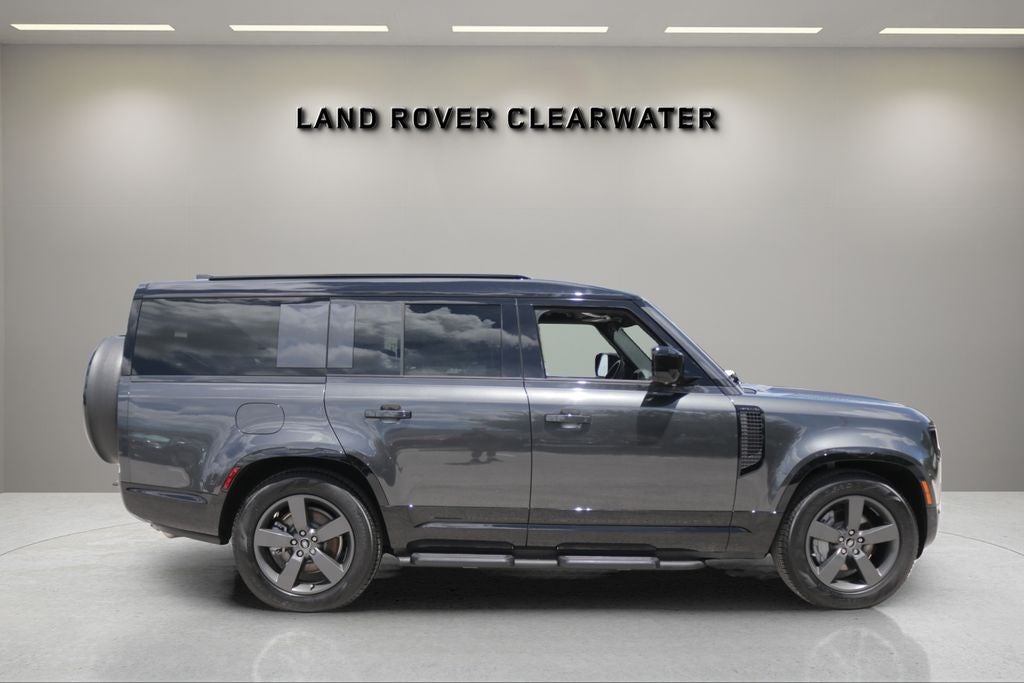 2025 Land Rover Defender 130 X-Dynamic SE