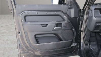 2025 Land Rover Defender 130 X-Dynamic SE