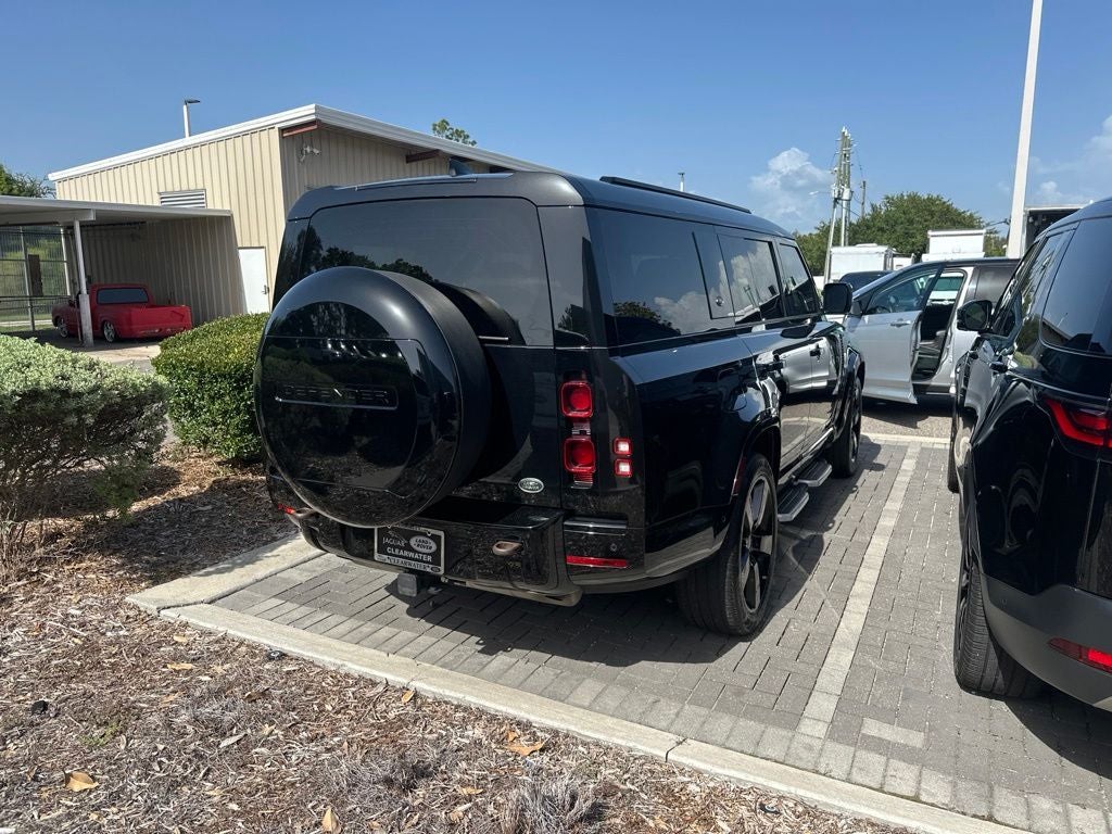 2023 Land Rover Defender 130 X-Dynamic SE